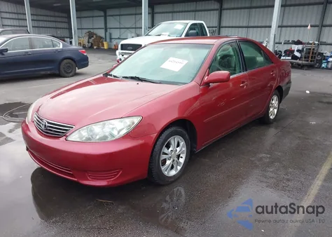 2005 Toyota Camry Le V6 z USA, uszkodzony, nr VIN 4T1BF32K35U103688